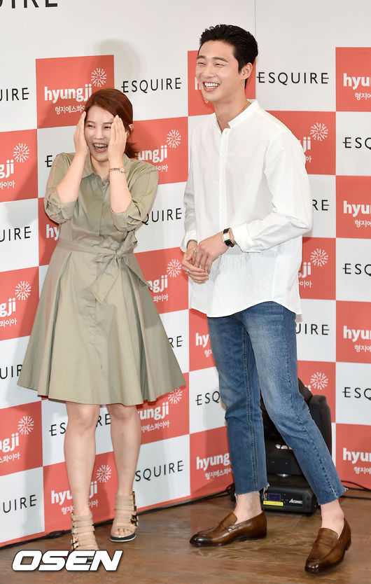 [사진]박서준,'여성 팬과 키스 신을 마치고 쑥스러워' - 조선닷컴 - 연예 > 스타” style=”width:100%” title=”[사진]박서준,’여성 팬과 키스 신을 마치고 쑥스러워’ – 조선닷컴 – 연예 > 스타”><figcaption>[사진]박서준,’여성 팬과 키스 신을 마치고 쑥스러워’ – 조선닷컴 – 연예 > 스타</figcaption></figure>
<figure><img decoding=