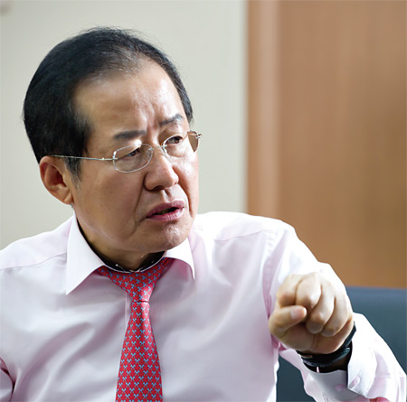 ▲ 홍준표 경남지사 / photo 한준호 영상미디어 차장대우