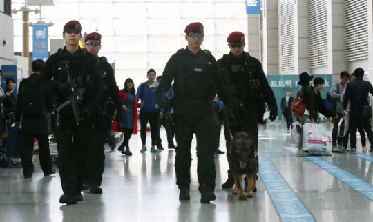 이슬람 극단주의 테러단체(ISIL)가 우리나라 국민과 국내 미군 공군 시설을 테러 대상으로 지목하자 경찰이 경계 강화에 돌입했다./조선DB