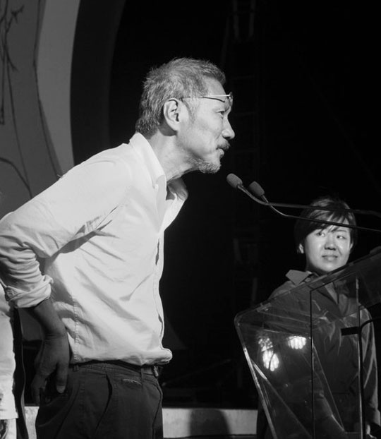 홍상수 감독(왼쪽)