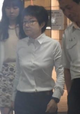 박수환 뉴스컴 대표가 26일 영장실질심사를 받기 위해 서울중앙지법에 들어서고 있다./안상희 기자