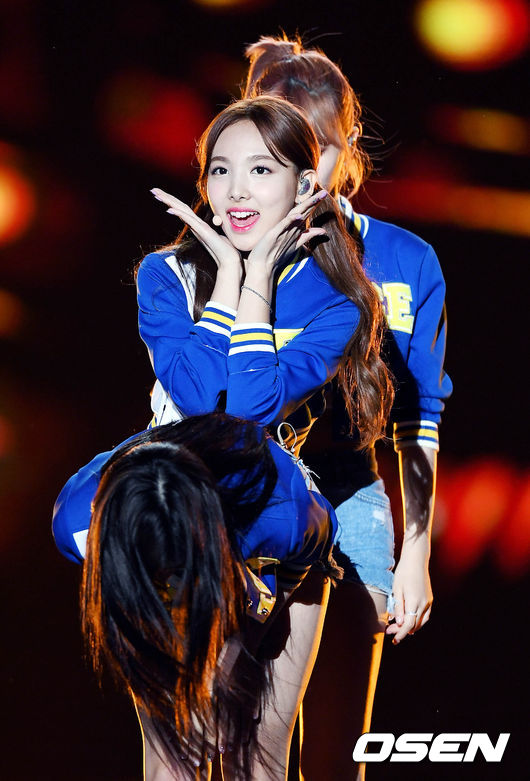 [사진]트와이스 나연,'상큼발랄 꽃받침' - 조선닷컴 - 연예 > 스타” style=”width:100%” title=”[사진]트와이스 나연,’상큼발랄 꽃받침’ – 조선닷컴 – 연예 > 스타”><figcaption>[사진]트와이스 나연,’상큼발랄 꽃받침’ – 조선닷컴 – 연예 > 스타</figcaption></figure>
<figure><img decoding=