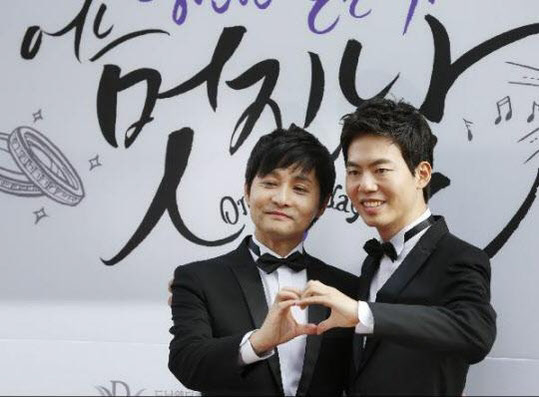 2013년 9월 7일 오후 서울 청계천광장에서 열린 김조광수씨 커플의 동성 결혼식 장면./조선DB