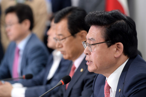 정우택 자유한국당 원내대표. /뉴시스