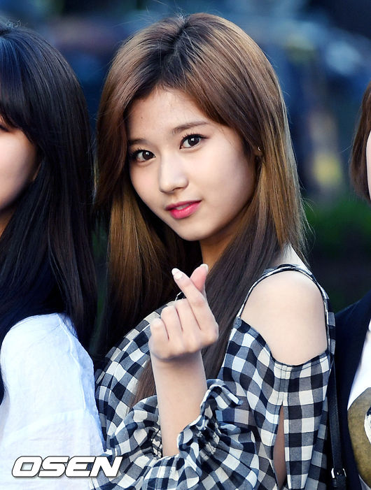 [사진]트와이스 사나,'완벽한 하트' - 조선닷컴 - 연예 > 스타” style=”width:100%” title=”[사진]트와이스 사나,’완벽한 하트’ – 조선닷컴 – 연예 > 스타”><figcaption>[사진]트와이스 사나,’완벽한 하트’ – 조선닷컴 – 연예 > 스타</figcaption></figure>
<figure><img decoding=