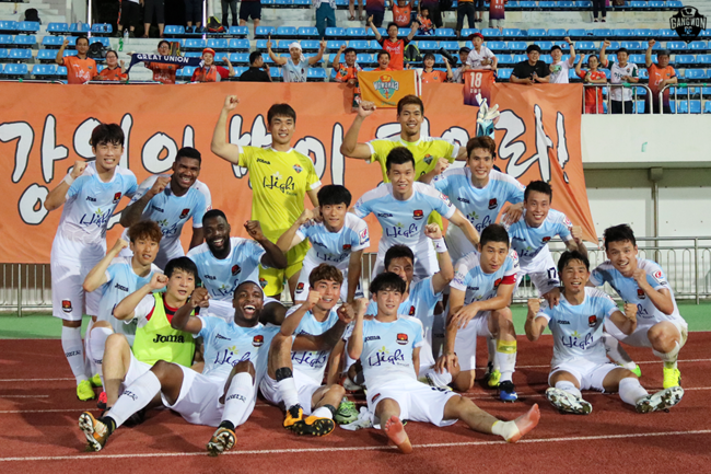 강원FC 강원, 서드 유니폼=무패 공식 이어갈까 - 조선닷컴 - 스포츠 > 축구” style=”width:100%” title=”강원, 서드 유니폼=무패 공식 이어갈까 – 조선닷컴 – 스포츠 > 축구”><figcaption>강원, 서드 유니폼=무패 공식 이어갈까 – 조선닷컴 – 스포츠 > 축구</figcaption></figure>
<figure><img decoding=