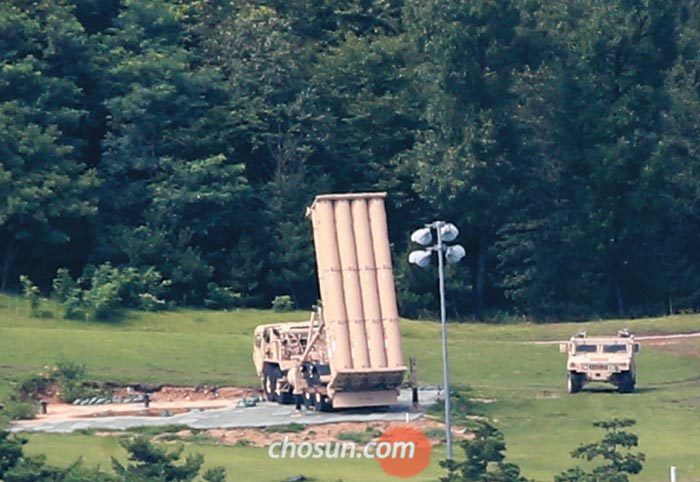 경북 성주 골프장에 배치된 사드(THAAD·고고도 미사일 방어체계) 발사대.