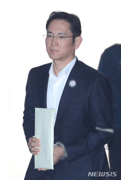 이재용(49) 삼성전자 부회장이 27일 서울 서초구 서울고등법원에서 열린 항소심 결심 공판에 출석하고 있다./뉴시스