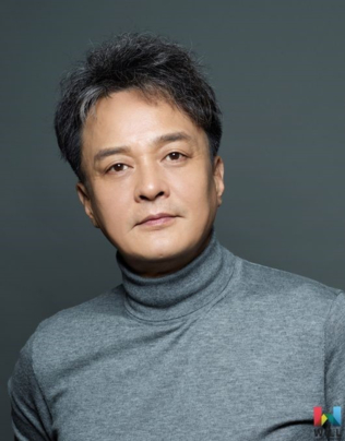 배우 조민기(53)씨가 재직하던 청주대 연극학과에서 수년간 제자를 성추행 했다는 의혹을 받고 있다. 조민기씨는 전날까지는 ‘루머’라는 입장을 고수했으나, 제자들의 폭로가 이어지자 드라마를 하차하고 경찰조사에 성실히 임하겠다고 밝혔다./OSEN