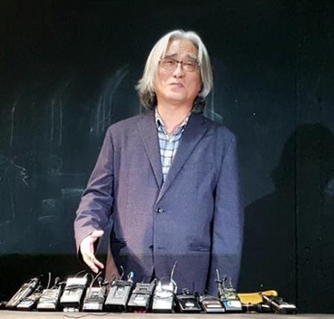 이윤택 전 연희단거리패 예술감독이 지난 19일 공개 사과 기자회견을 하는 모습./조선DB