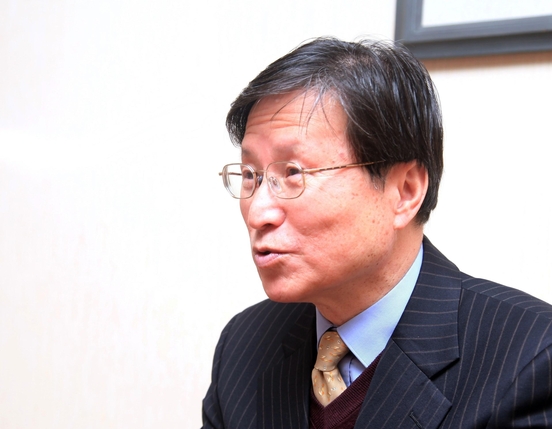 이서항 한국해양전략연구소장이 22일 서울 서교동 한국해양전략연구소에서 진행된 본지와의 인터뷰에서 질문에 답하고 있다. /윤희훈 기자