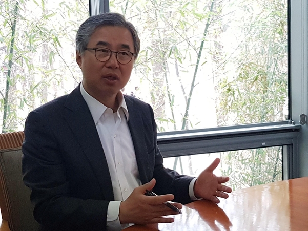 최강 아산정책연구원 부원장이 11일 본지와 인터뷰를 하고 있다. /윤희훈 기자