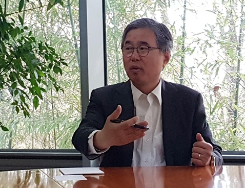 최강 아산정책연구원 부원장이 11일 본지와 인터뷰를 하고 있다. /윤희훈 기자