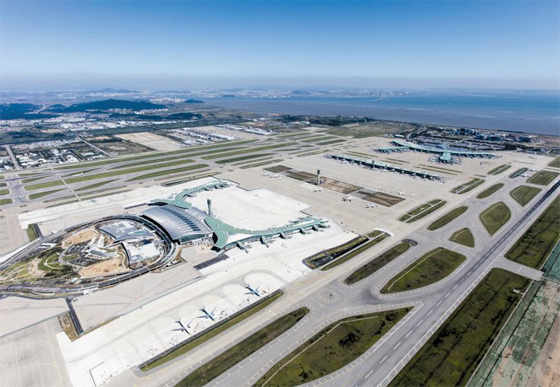 인천국제공항 제1·2여객터미널 전경. 희림종합건축사무소는 최근 제2여객터미널 4단계 확장 공사의 건설 사업 관리 용역을 수주했다.