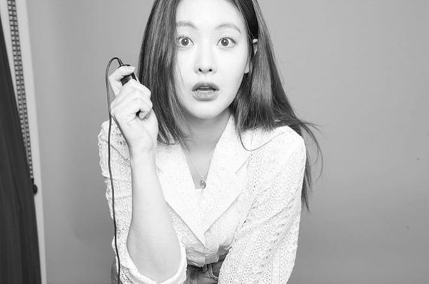 사진사 대신 카메라에 연결된 리모콘을 이용해 직접 사진을 찍는 셀프 사진관이 뜨고 있다./포토매틱