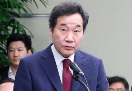 10일 정부세종청사에서 열린 정무위원회에 참석한 이낙연 총리. /연합뉴스