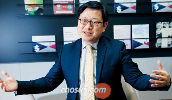 홍춘욱 키움증권 투자전략팀장은 부동산 시장 전망에 대해 “규제 탓에 쉬어가는 것일 뿐 주택 공급량 대비 실수요가 꾸준한 서울·수도권 주택 가격은 계속 오를 것으로 보인다”고 말했다. 홍 팀장은 다음 달 7~8일 서울 대치동 세텍에서 열리는 ‘2019 대한민국 재테크 박람회’ 연사로 나선다.