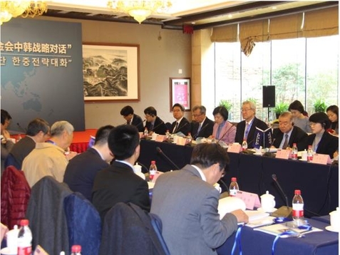 동아시아재단은 중국 판구연구소와 8일 베이징에서 제 4회 한중 전략대화를 함께 열고 북핵 문제와 미중 관계 등을 논의했다. /베이징=오광진 특파원