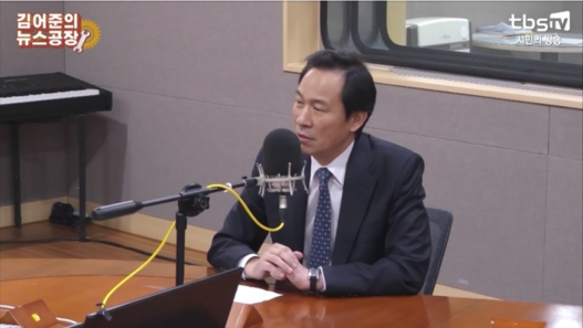 우상호 더불어민주당 의원이 TBS라디오 ‘김어준의 뉴스공장’에 출연해 발언하고 있다. /화면 캡쳐