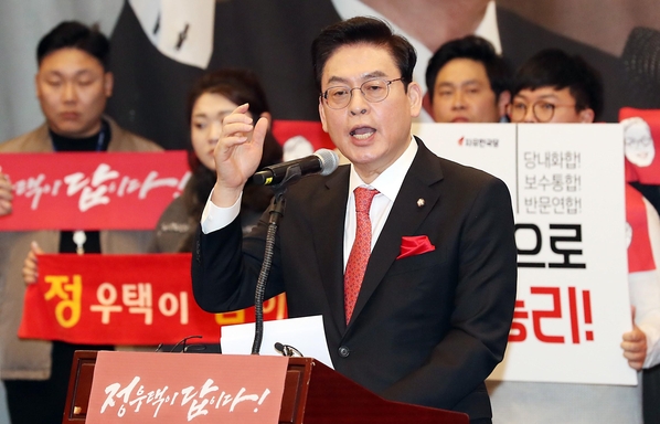 자유한국당 정우택 의원이 지난달 31일 서울 여의도 국회 헌정기념관에서 당대표 출마 기자회견을 하고 있다. /뉴시스