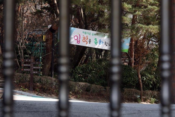 전국 유치원 개원일은 3월 4일이지만, 한유총은 3일 “전국 사립 유치원 1533곳에서 개원 연기 투쟁을 벌이겠다”고 선언했다. 사진은 3일 오후 노원구의 한 사립 유치원. /뉴시스