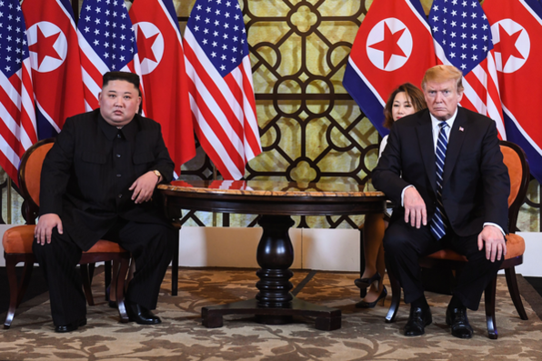도널드 트럼프 미국 대통령과 김정은 북한 국무위원장이 2019년 2월 28일 오전 베트남 하노이 메트로폴 호텔에서 단독 정상회담을 하고 있다. /연합뉴스