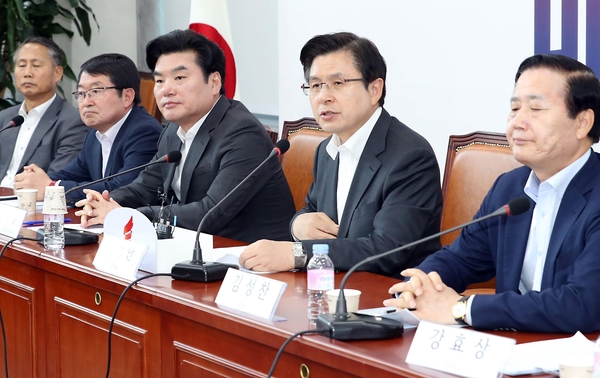 5일 여의도 국회에서 열린 자유한국당 제5차 북핵외교안보특위 회의에서 황교안 대표가 북한의 미사일 발사와 관련 모두발언을 하고 있다./뉴시스