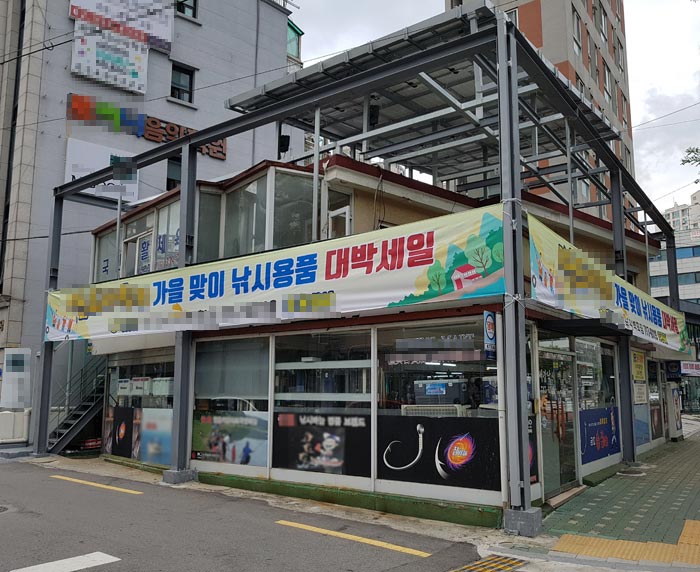 옥상에 흉물처럼 설치된 태양광, 결국 철거 명령
