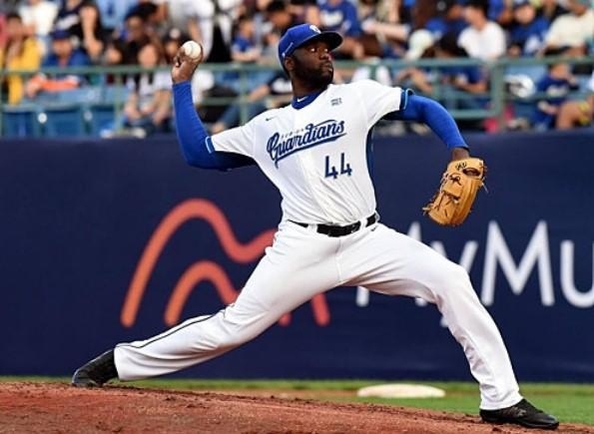 KBO 복귀설이 제기된 헨리 소사. /푸방 가디언스