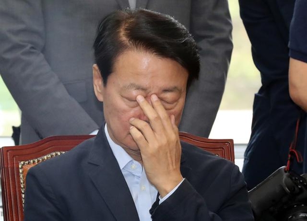 지난 5일 오전 국회에서 열린 자유한국당 최고위원-중진의원 연석회의에서 한선교 사무총장이 생각에 잠겨 있다. /뉴시스