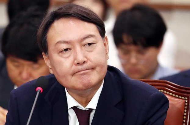 8일 오전 국회에서 열린 윤석열 검찰총장 후보자 인사청문회에서 윤 후보자가 의원 질의를 듣고 있다. /뉴시스