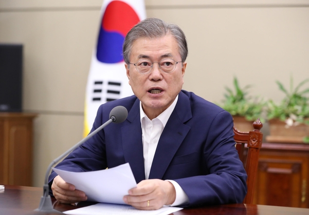 문재인 대통령이 15일 수석·보좌관 회의를 주재하고 있다. /뉴시스