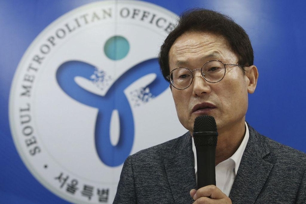 조희연 서울교육감이 17일 서울교육청에서 열린 기자간담회에서 일반고 전환 자사고를 포함한 일반고 종합 지원 계획을 발표하고 있다./조선DB