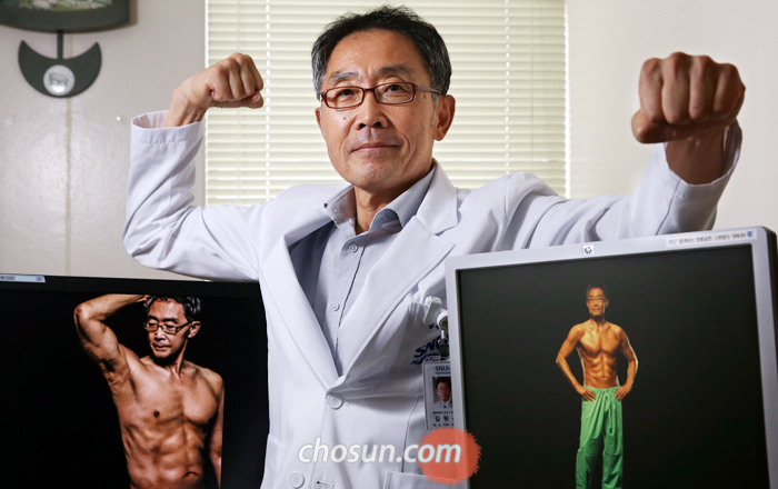 오는 8월 정년 퇴임을 기념으로 근육을 키운 서울대병원 흉부외과 김원곤 교수가 상의를 벗고 촬영한 탄탄한 근육질 사진을 공개하며 65세 닥터 머슬맨으로의 변신을 이야기했다.