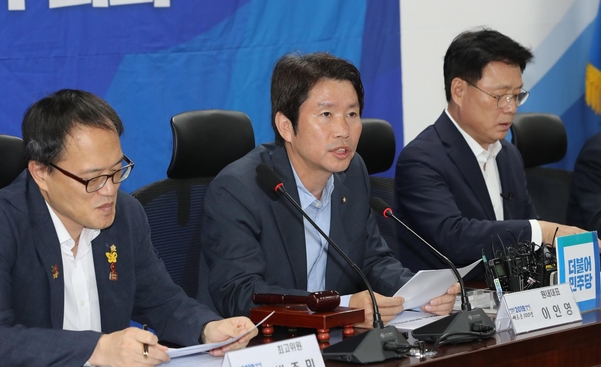 더불어민주당 이인영 원내대표가 9일 오전 국회 의원회관에서 열린 확대간부회의에서 발언하고 있다./연합뉴스
