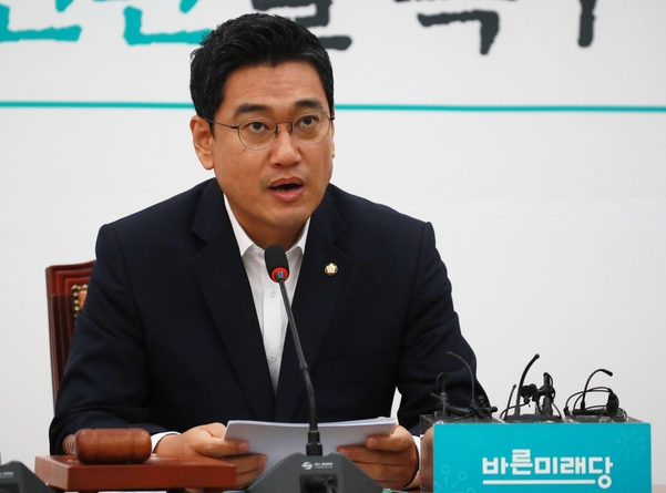 오신환 바른미래당 원내대표가 지난 8일 오전 서울 여의도 국회에서 열린 원내정책회의에서 모두발언을 하고 있다./연합뉴스