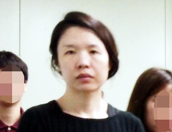 전 남편을 살해한 혐의 등으로 구속기속된 고유정이 지난 6월 제주동부경찰서 유치장에서 나와 진술 녹화실로 이동하고 있다. /연합뉴스