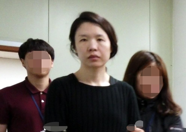 전 남편을 살해한 혐의로 구속된 고유정(36)이 지난 6월 6일 제주동부경찰서 유치장에서 나와 진술 녹화실로 이동하고 있다. /연합뉴스