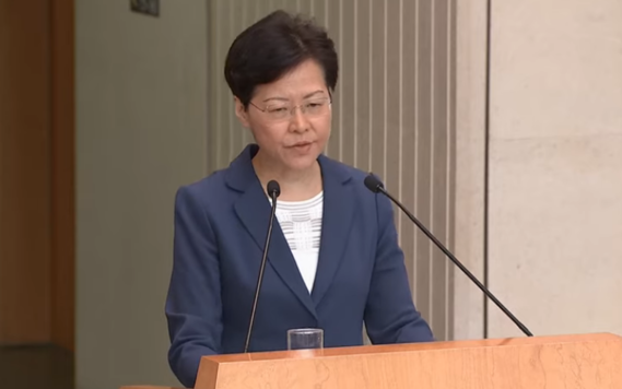 캐리 람 홍콩 행정장관이 13일 기자회견을 하고 있다. /CNA