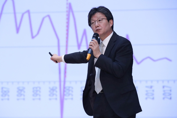 바른미래당 유승민 의원이 지난 5월 21일 동국대학교에서 특별강연을 하고 있다./연합뉴스