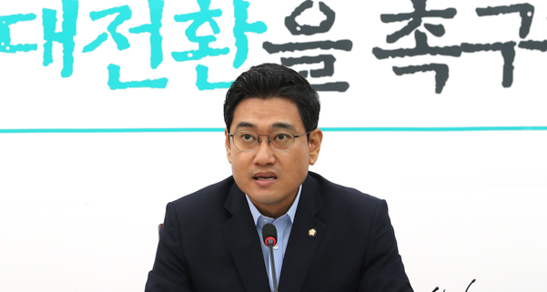 바른미래당 오신환 원내대표가 20일 오전 국회에서 열린 원내대책회의에서 발언하고 있다./연합뉴스