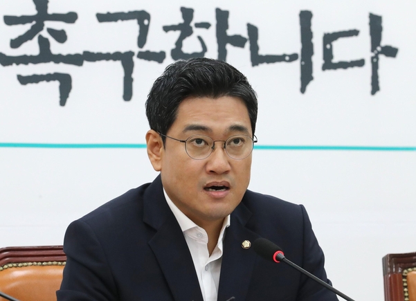 바른미래당 오신환 원내대표가 22일 당 원내대책회의에서 발언하고 있다./연합뉴스
