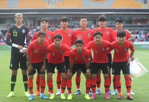 터키 이스탄불에서 축구 대표팀의 단체사진./연합뉴스