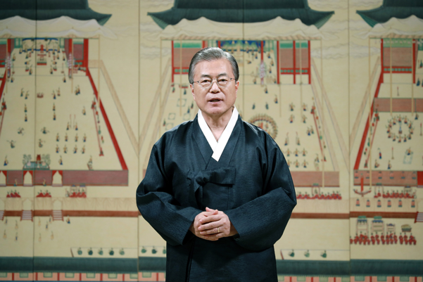 문재인 대통령이 11일 추석 인사를 하고 있다. / 청와대 제공