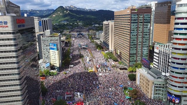 3일 오후 서울 시청 방향에서 바라본 광화문광장. /이진한 기자