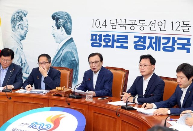 더불어민주당 이해찬 대표가 4일 국회에서 열린 더불어민주당 최고위원회의에서 이해찬 대표가 모두발언을 하고 있다. /뉴시스
