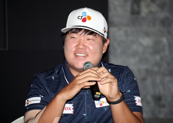 기자회견에 참석한 임성재.