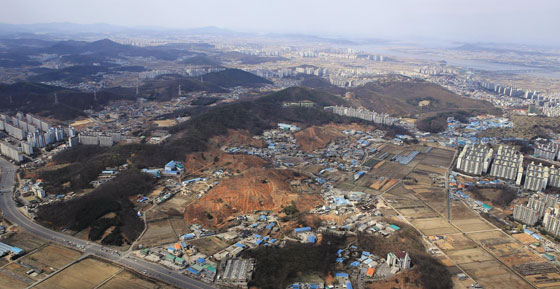 최근 미분양 아파트가 모두 팔리고 일반 상업용지 전 필지가 낙찰되면서 투자자들의 뜨거운 관심을 모으고 있는 검단신도시.