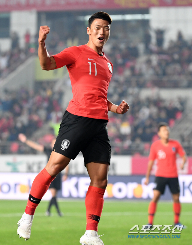 한국과 스리랑카의 2022 카타르 월드컵 아시아 지역 2차 예선 경기가 10일 화성종합경기타운 주경기장에서 열렸다. 황희찬이 전반, 팀의 세번째골을 터뜨리고 환호하고 있다. 화성=허상욱 기자 wook@sportschosun.com/2019.10.10/