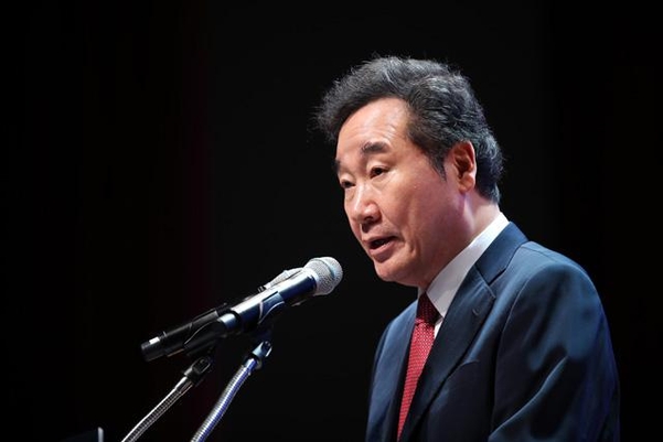 이낙연 국무총리가 지난 8일 서울 강남구 코엑스에서 열린 '전자산업 60주년 기념행사'에서 축사하고 있다. /연합뉴스